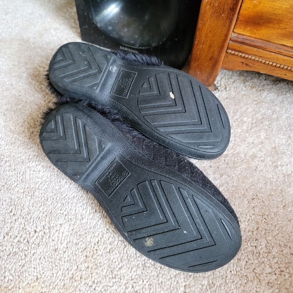 Isotoner Slippers - Picture 3 of 3